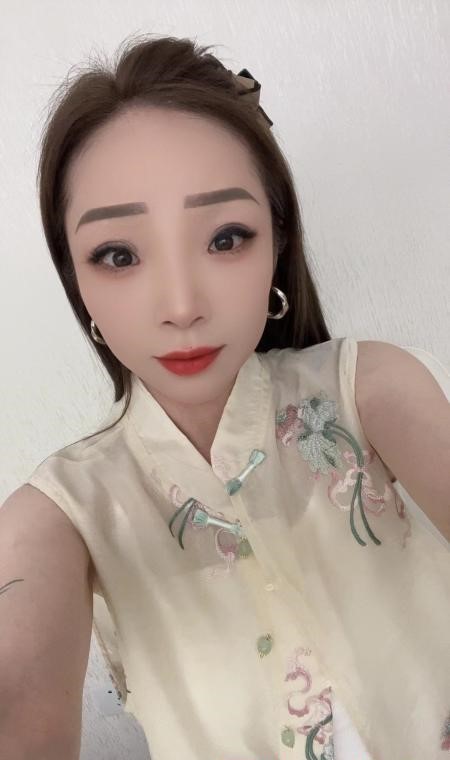 小巧玲珑少妇