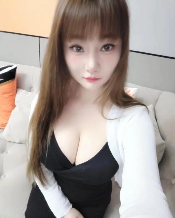 大e美乳小苹果