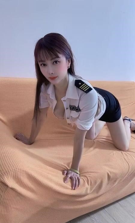 白嫩小菲妹