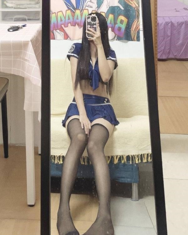 情趣制服小辣妹