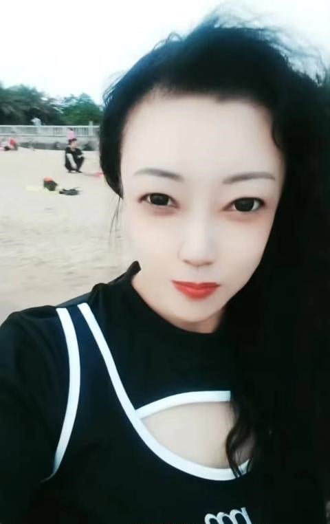 丝袜美少妇