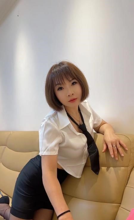 短发实惠少妇莉莉