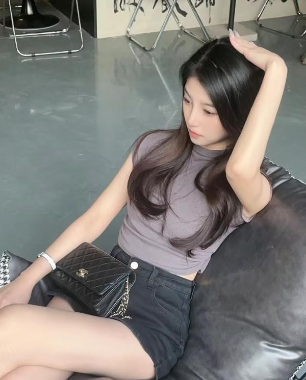 骨感甜御系妹子