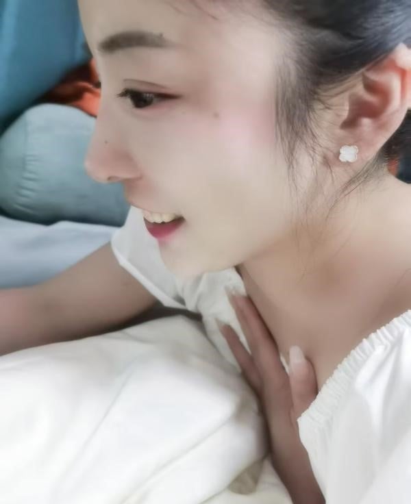 春节在岗肉感美女